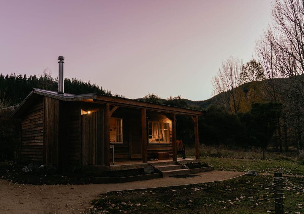 Luxury farm stay accommodation in Hawke's Bay offering a handcrafted cottage close to Taupō, Napier and outdoor adventures.